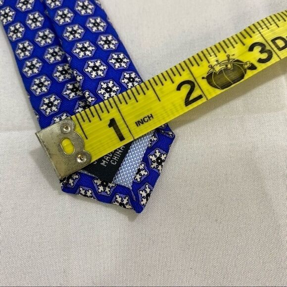 Tommy Hilfiger Blue and White Daisies Neck Tie - Picture 4 of 5